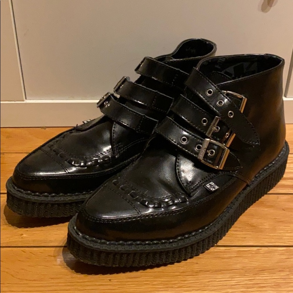 T.U.K leather three buckle ceepers